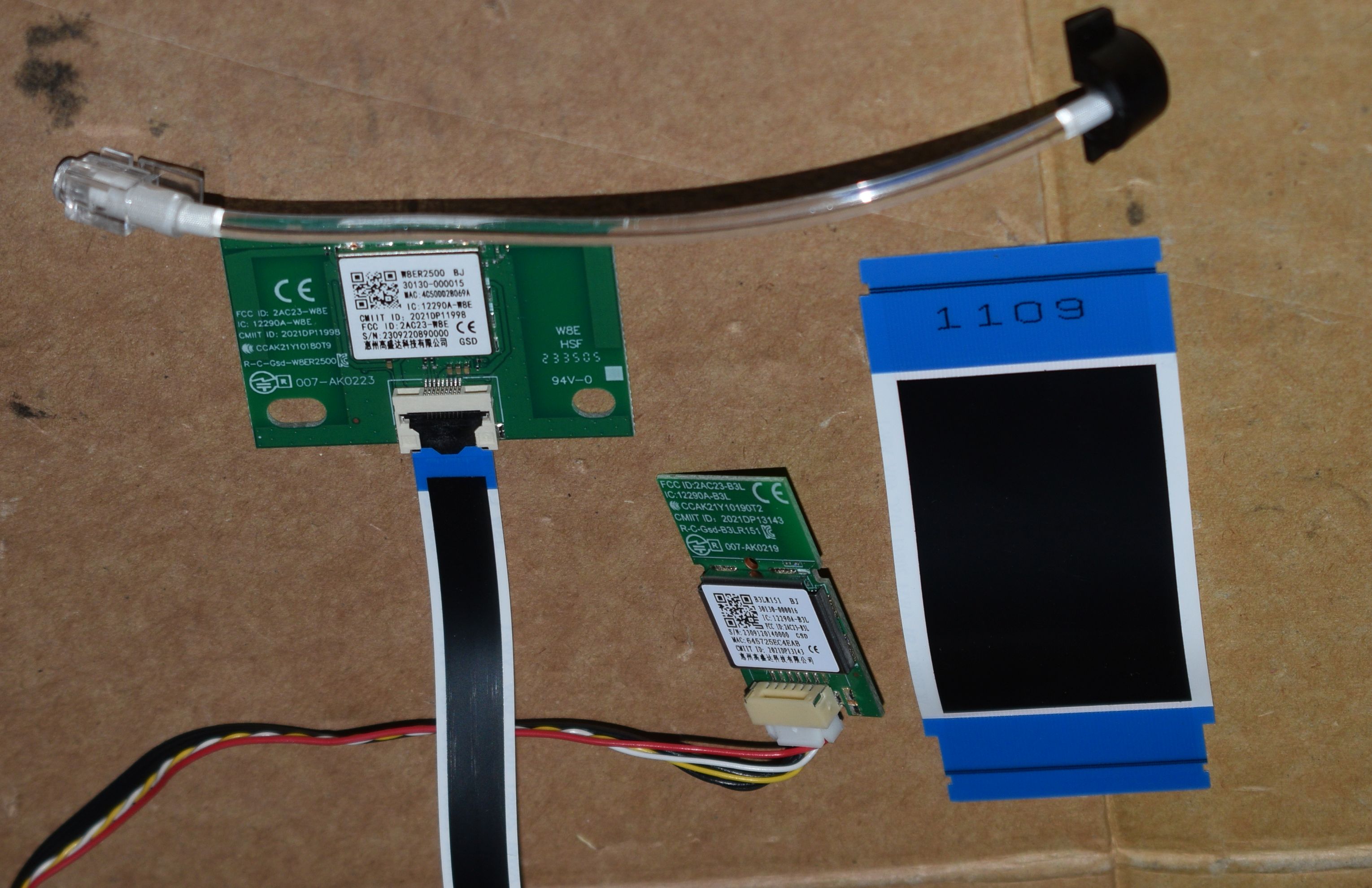 W8ER2500 + B3LR151 + LVDS + IR - pozitia PX620 PX751 PX804
