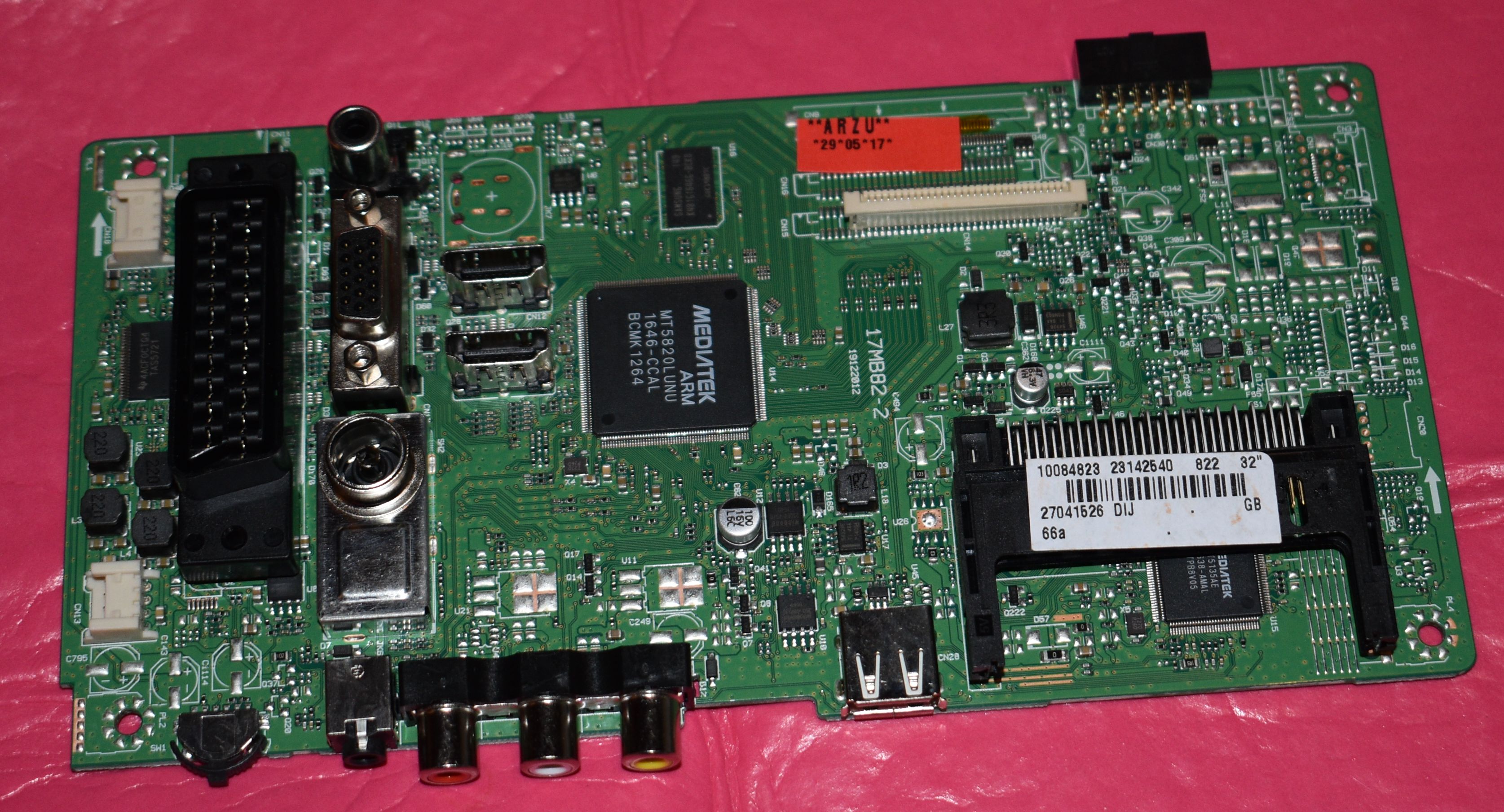 17MB82-2 - conector alimentare mic , conector LVDS HD tip LG - pozitia UK53